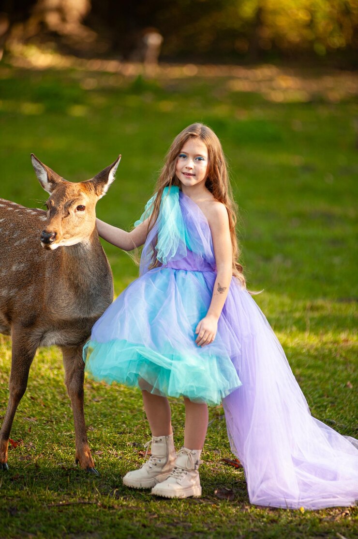 Photo girl in pastel dress with deer