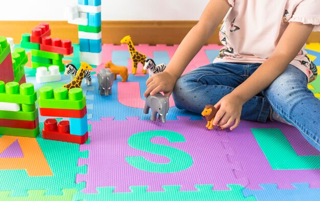 Photo girl playing with toys at home