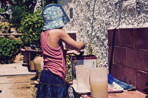 Photo girl playing