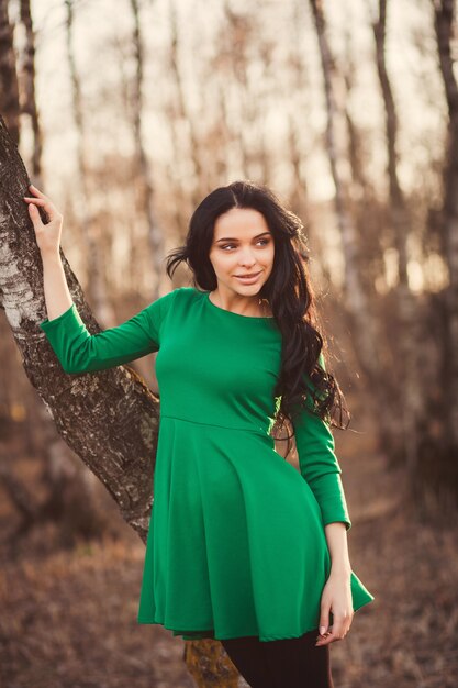 Photo girl posing in park