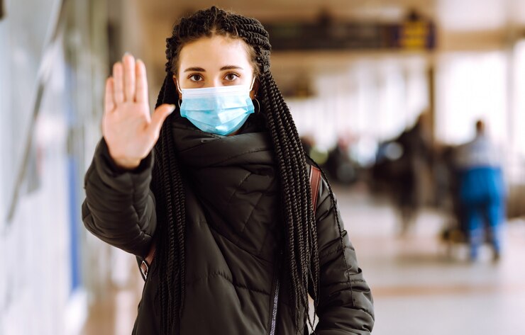 Photo girl in protective sterile medical mask