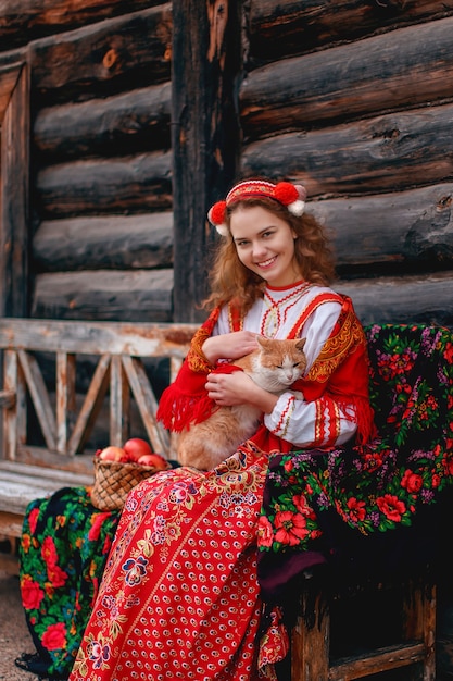ロシアの伝統的なドレスの女の子