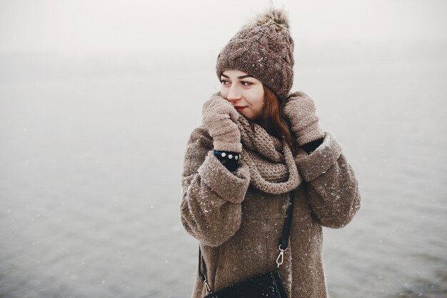 女の子と雪