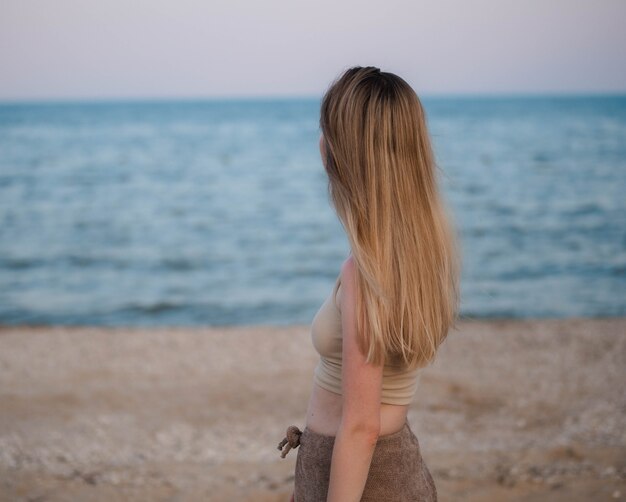 ÃÂÃÂÃÂÃÂÃÂÃÂÃÂÃÂ girl stands on the beach and looks at the sea