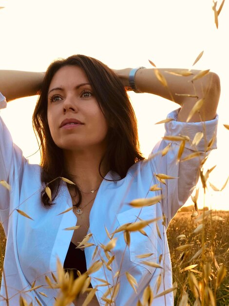 Photo girl at sunset