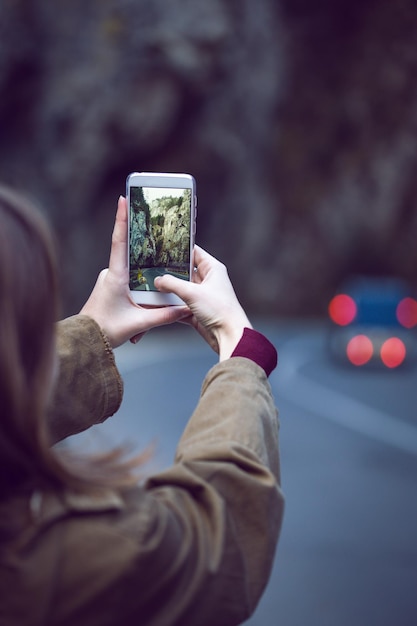 Photo girl taking a photo in the cheile bicazului