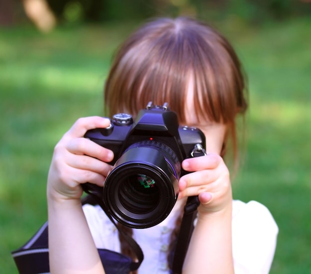 写真を撮る女の子