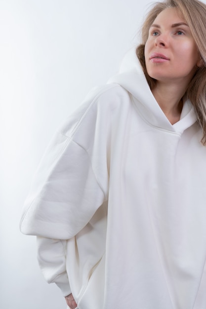 Photo girl in a warm sports suit posing on a white background