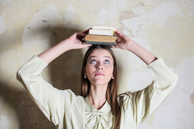 Foto ragazza con libri