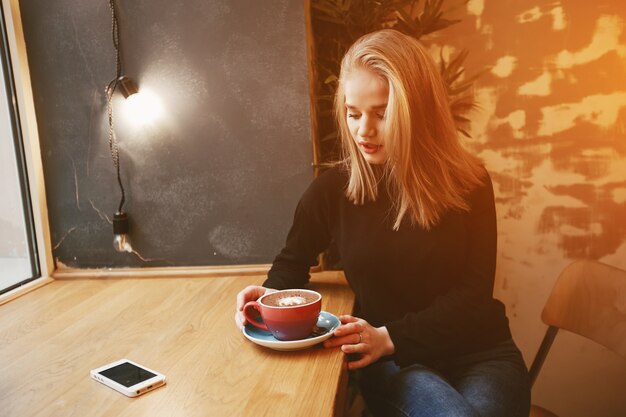 Photo girl with coffee