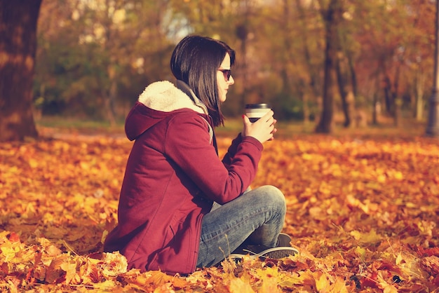 Ragazza con caffè