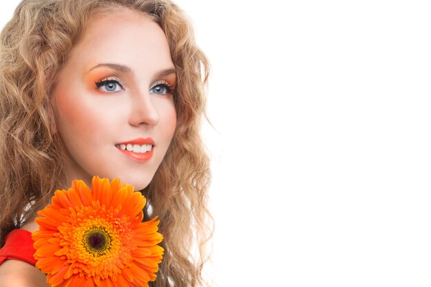 Photo girl with gerbera flower in studio