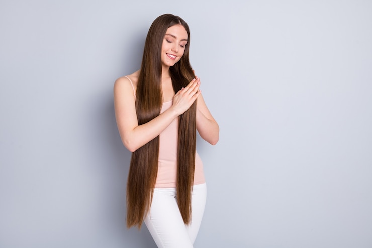 Photo girl with healthy hair isolated on grey