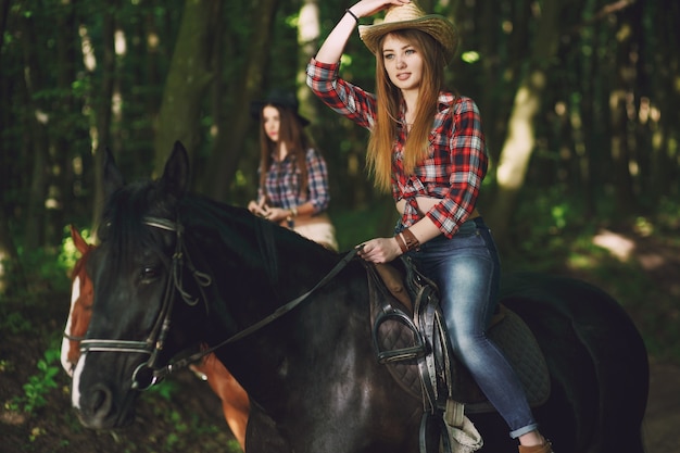 Ragazza con cavallo