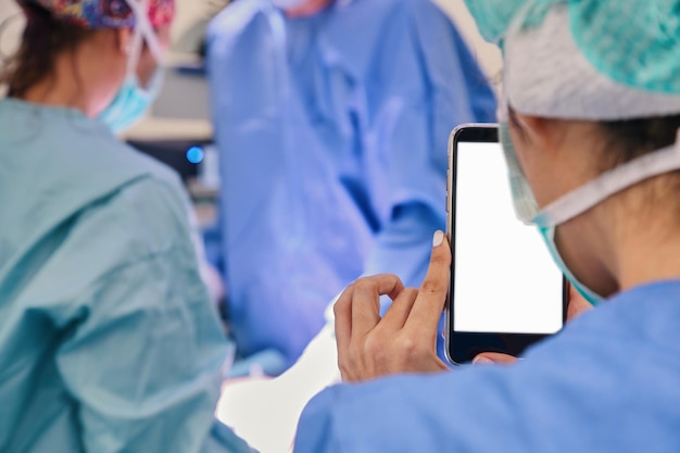 Photo girl with mobile phone in surgery room