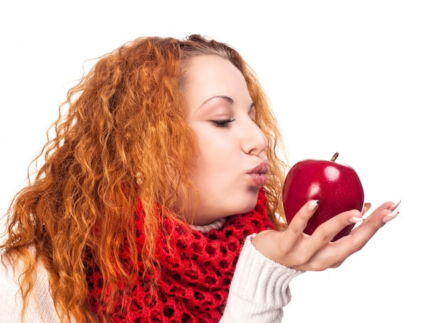 Foto ragazza con mela rossa