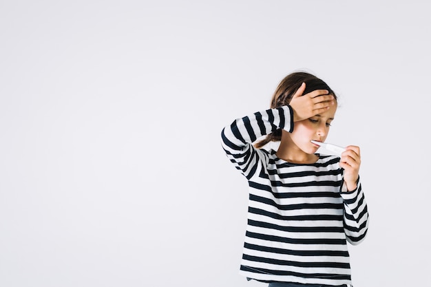 Photo girl with thermometer