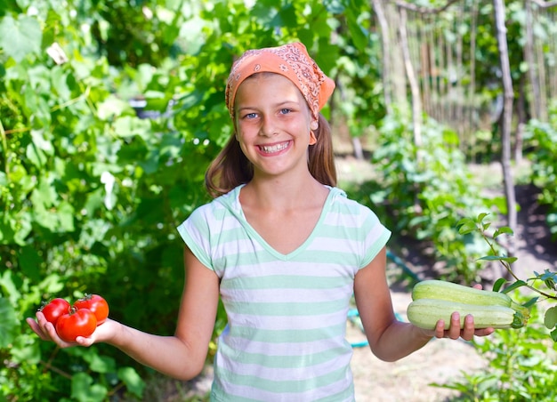 Photo girl with vegetables