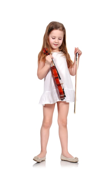 バイオリンを持つ少女