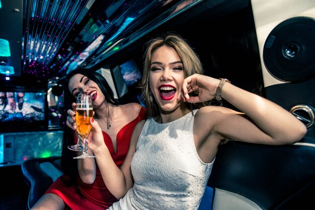 Photo girls partying in a limousine