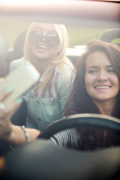 Ragazze sorridenti