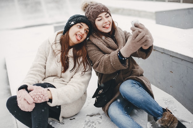 Photo girls and snow