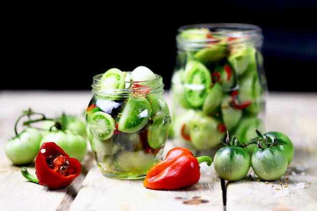 Gisting van groene tomaten.