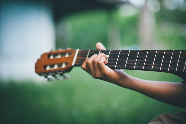 Gitaar en natuur Goede sfeer