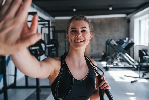 Photo giving highfive photo of gorgeous blonde woman in the gym at her weekend time