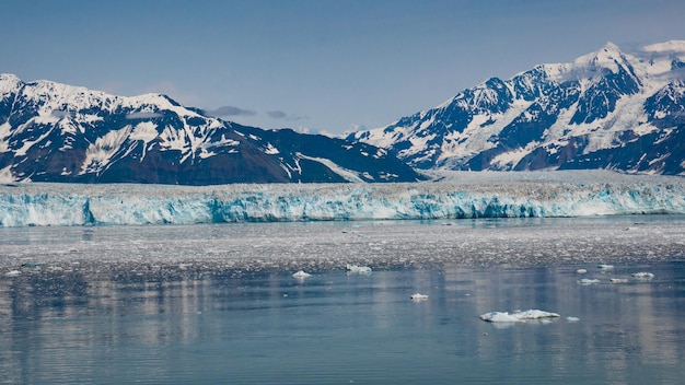 Glacier Bay landschap natuur Besneeuwde bergtoppen Hubbard Glacier natuur in Alaska USA