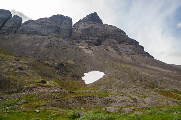 Ghiacciaio nelle montagne di khibiny, penisola di kola, russia