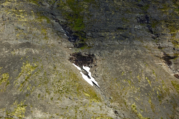 ロシア、コラ半島、ヒビヌイ山脈の氷河。