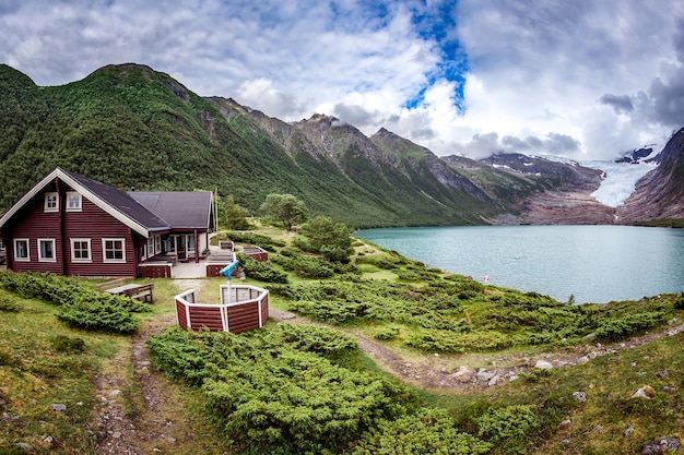 展望台の氷河。ノルウェーのスヴァルティセン氷河。