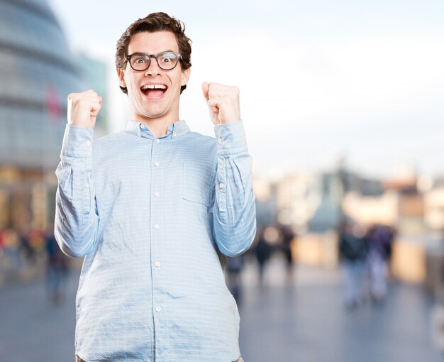 Photo glad young man posing