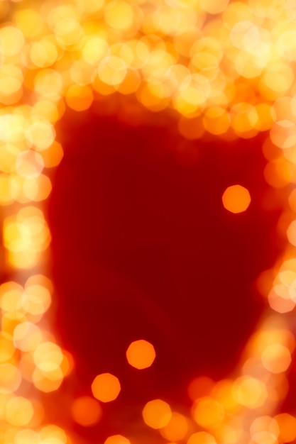 Фото Гламурный золотой блестящий блеск на красном абстрактном фоне рождество, новый год и день святого валентина фон боке наложение для роскошных праздников дизайн бренда