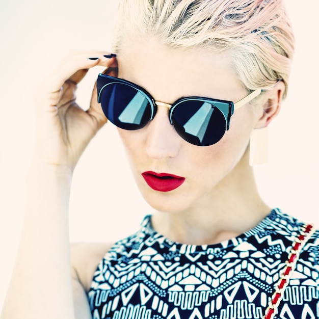 Glamorous photo girl in stylish glasses