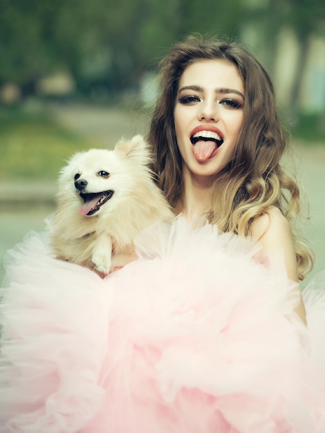 Glamour vrouw met hond