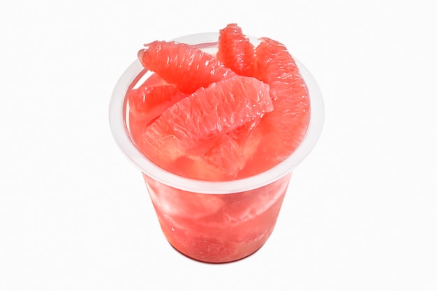 Glas gevuld met grapefruit schijfjes op siroop