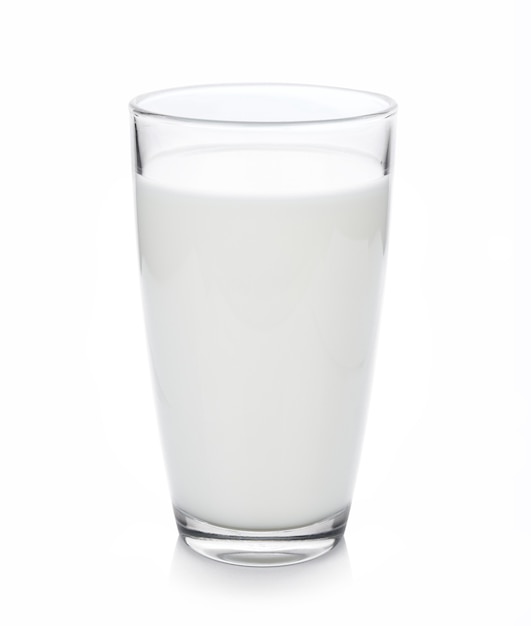 Glas melk geïsoleerd op wit