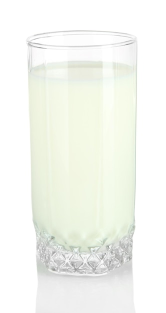 Glas melk op wit wordt geïsoleerd dat