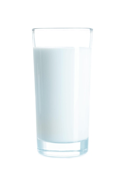 Glas melk op wit wordt geïsoleerd dat