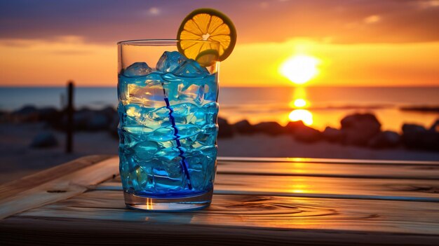 Glas met blauwe engel cocktail op houten tafel