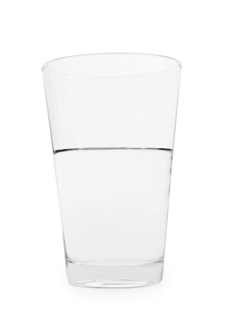 Glas met water geïsoleerd