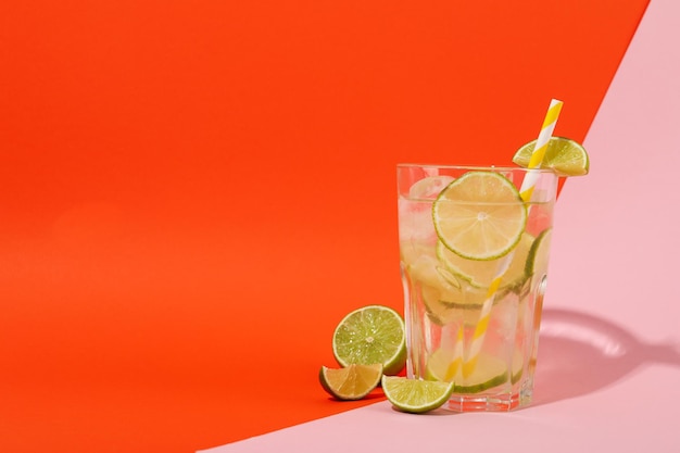 Glas mojito heerlijke frisse zomercocktail ruimte voor tekst