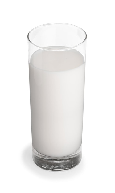 Glas verse melk geïsoleerd op wit