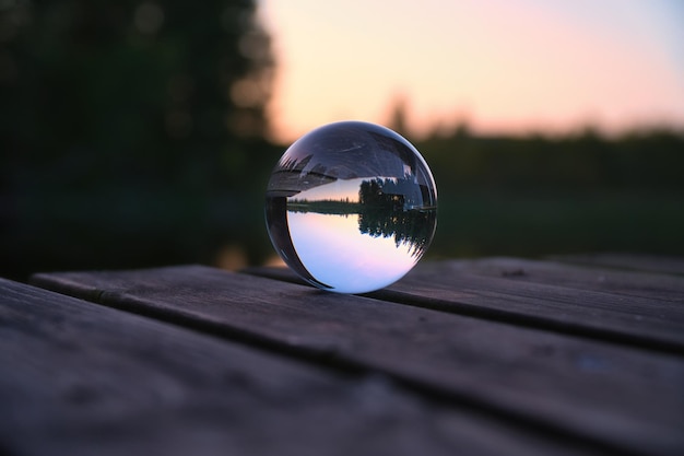 Photo glass ball on a wooden pier at a swedish lake at evening hour nature scandinavia
