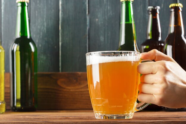 ビールとビール瓶のガラス