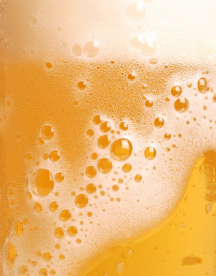 Photo 泡とビールのクローズアップのガラス