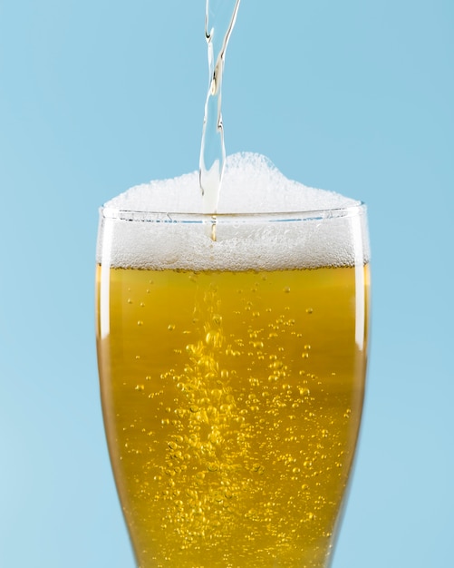 Photo glass of beer with foam