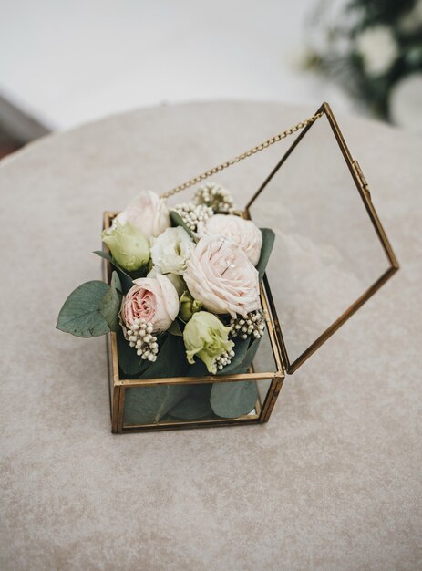 Glass box for wedding rings decorated with fresh rose flowers